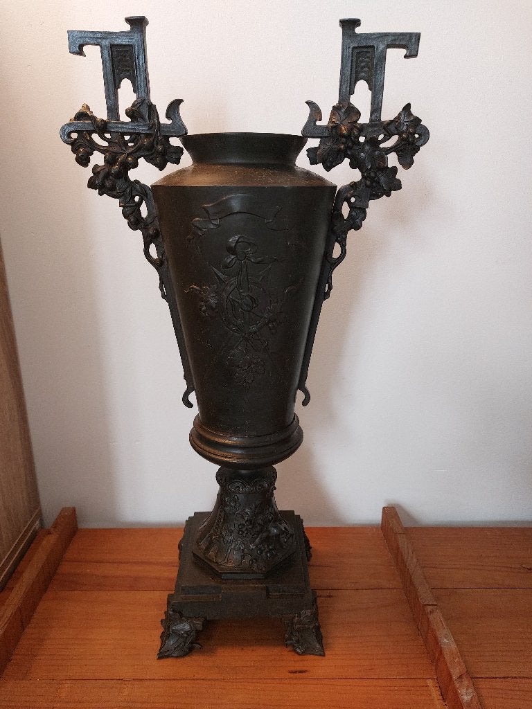 Gesigneerde bronzen vaas 58 cm, Ophalen, Brons