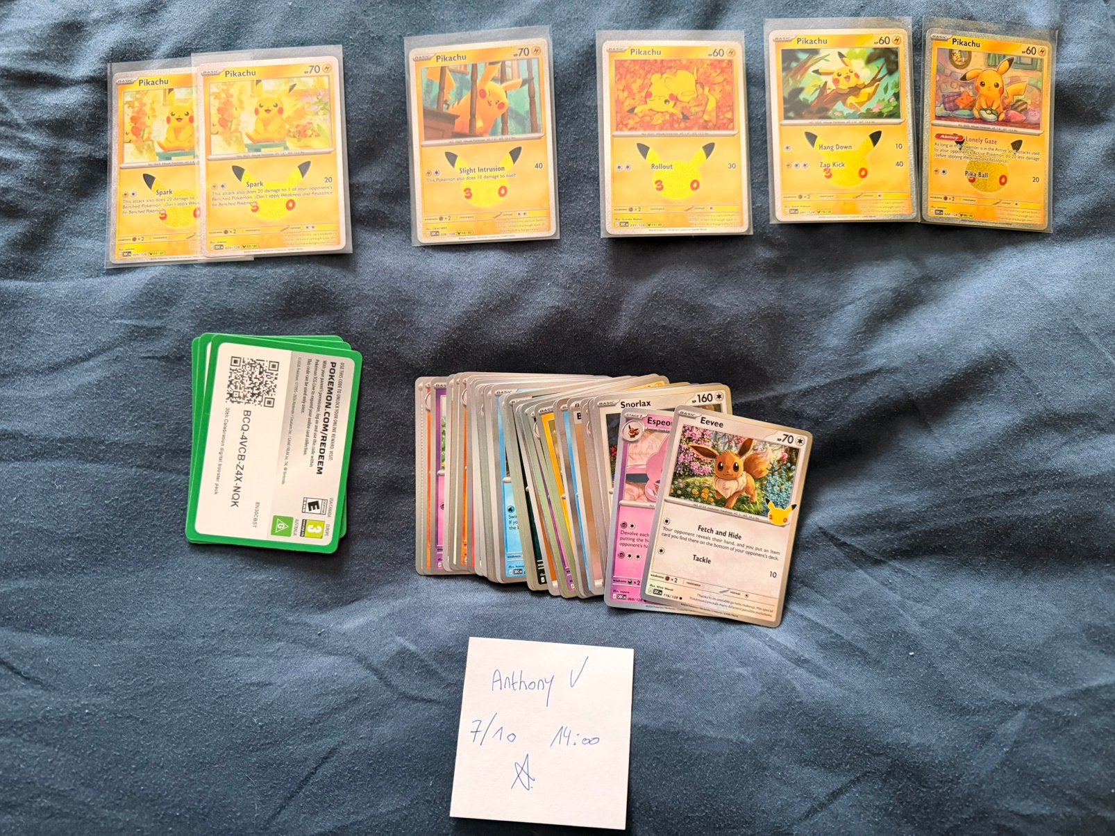 Pokemon 30th pikachu's & bulk, Ophalen of Verzenden, Zo goed als nieuw