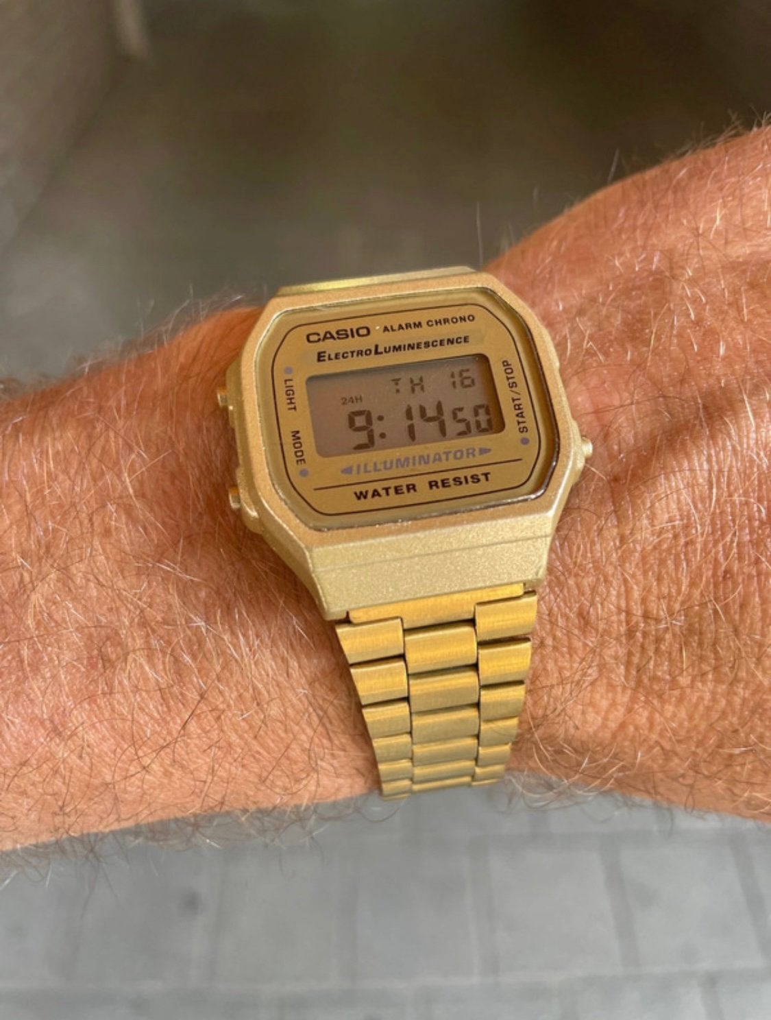 Casio A168 remis à neuf, Bijoux, Sacs & Beauté, Montres | Hommes, Utilisé, Montre-bracelet, Casio, Acier, Acier, Enlèvement