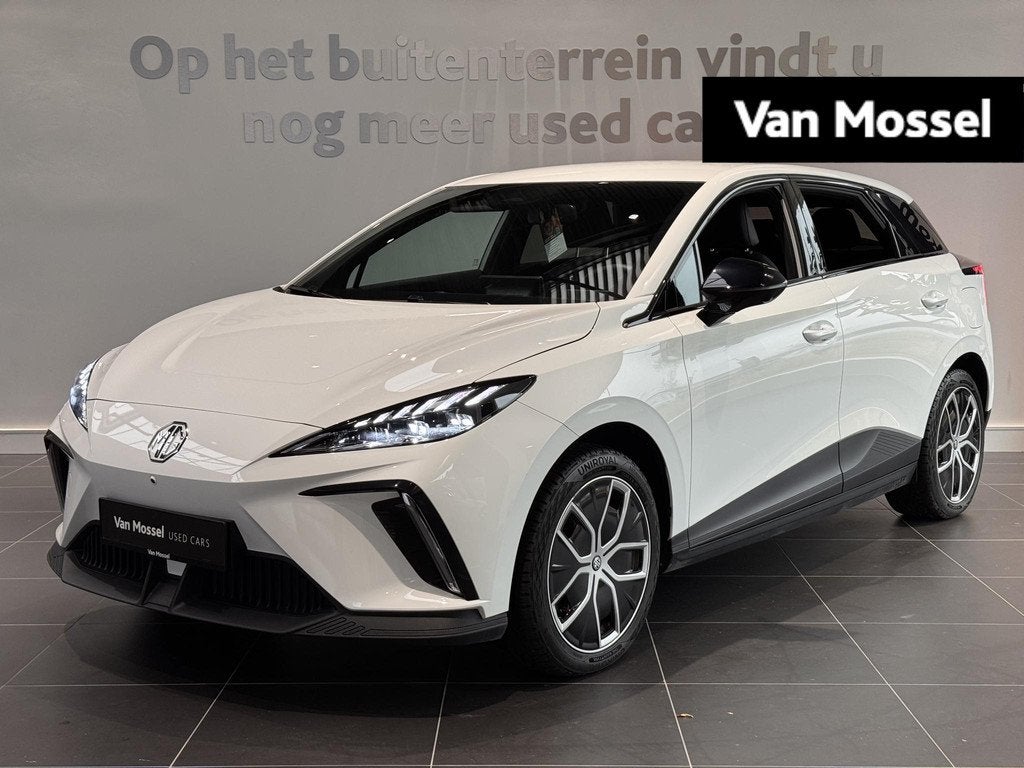 MG MG4 64 kWh Luxury, Auto's, MG, Automaat, Gebruikt, 1675 kg, Wit