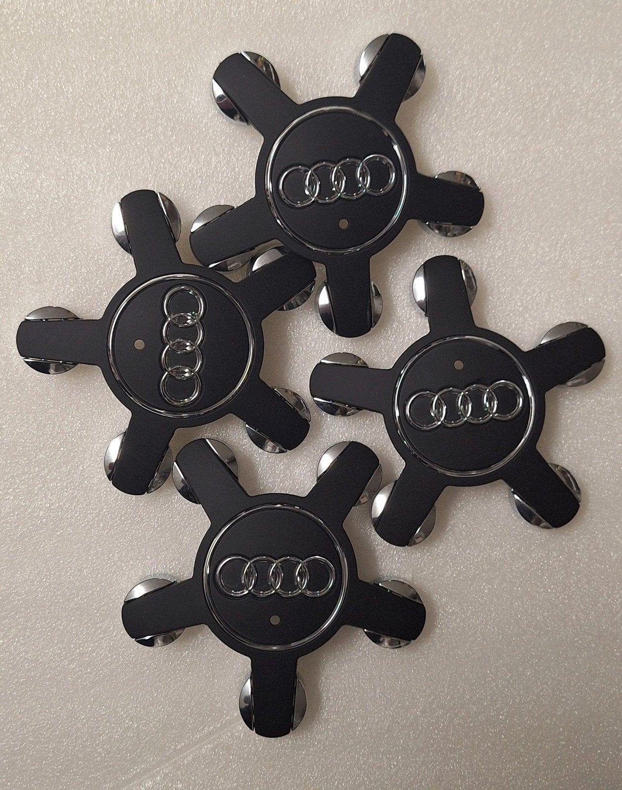 Originele Audi Naafdoppen / Naafkappen Zwart (Set van 4) – 8, Auto-onderdelen, Ophalen of Verzenden, Nieuw, Personenwagen, Velg(en)