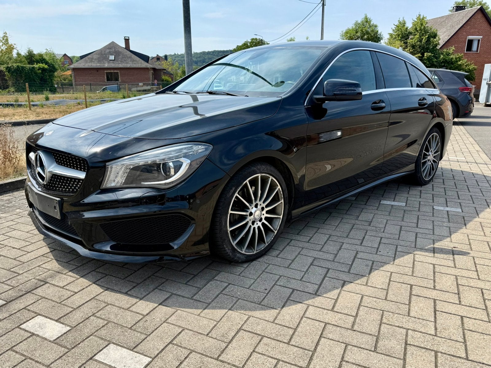 Mercedes CLA 220 d AMG Shooting Brake – 163 ch, Autos, Mercedes-Benz, Cuir, CLA, Achat, 1610 kg