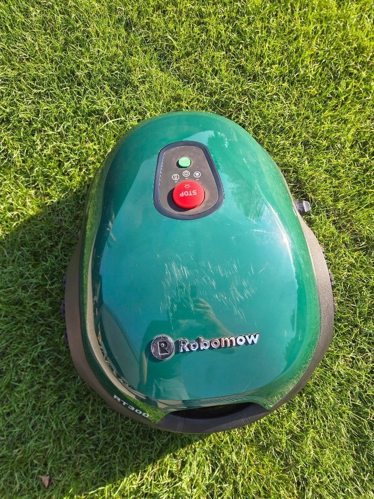 Robomow RT300 robotmaaier compleet – tot 300 m², Enlèvement ou Envoi, Robomow, Moins de 20 cm, Contrôlable via l'application