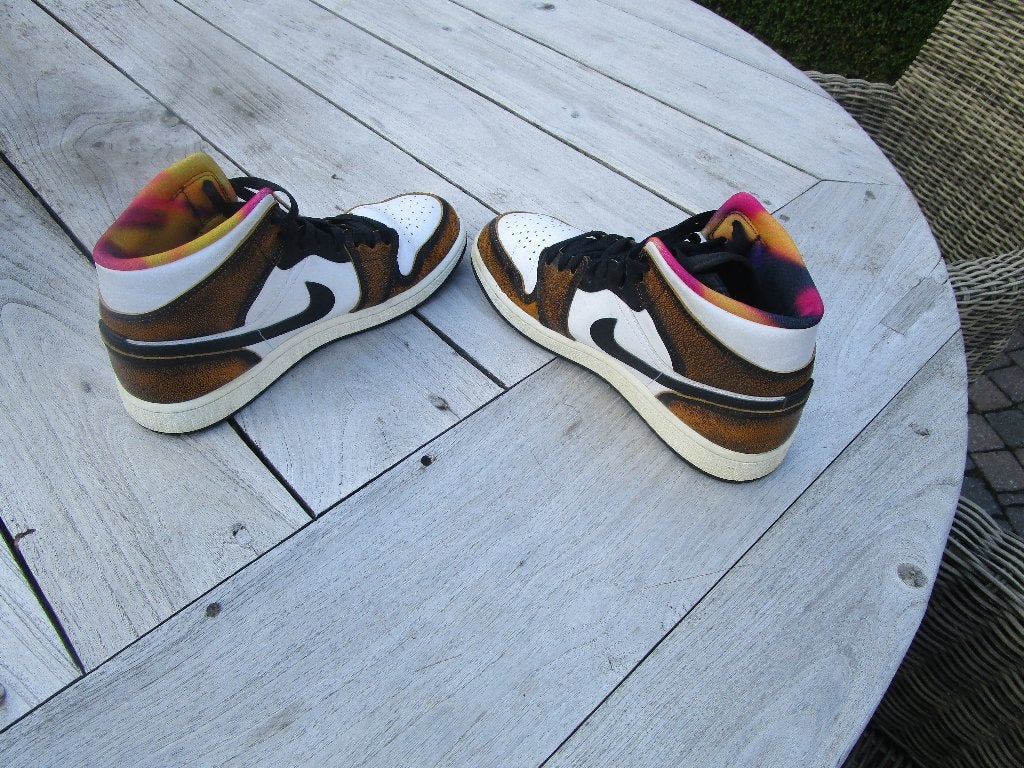 AFGESLOTEN: Air Jordan - Nike - maat 42,5 - quasi nieuw, Kleding | Heren, Schoenen, Overige kleuren, Sportschoenen, Nike, Ophalen of Verzenden