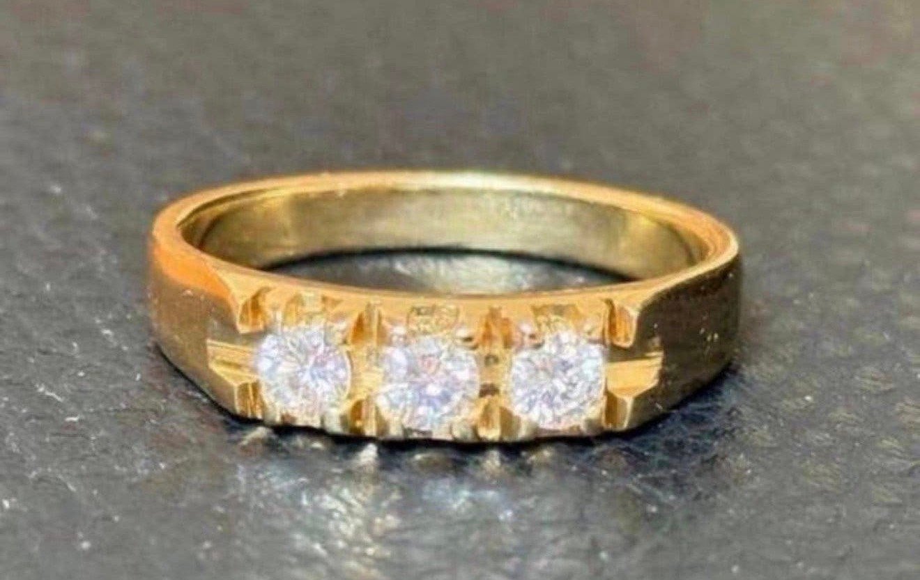 Ring 18 karaat goud met 3 natuurlijke diamanten certificaat!, Geel, Ophalen of Verzenden, 17 tot 18, Met edelsteen