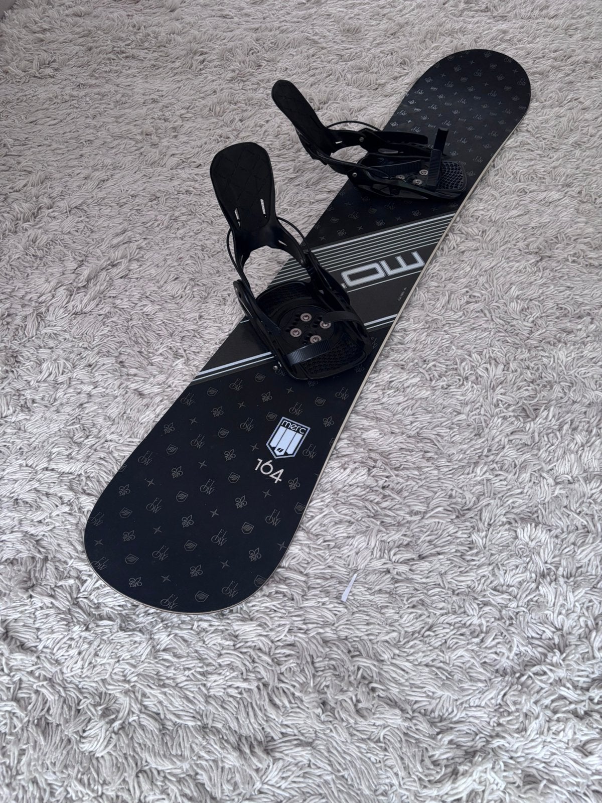 Snowboard Merc Flow 164 cm + fixations Flow – Bon état, Sport en Fitness, Snowboarden, Ophalen, Zo goed als nieuw, Board