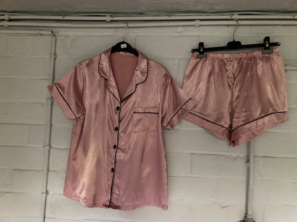 Zalmkleurige pyjama met korte mouwen en korte broek, Large, Vêtements | Femmes, Enlèvement ou Envoi, Comme neuf, Taille 42/44 (L)