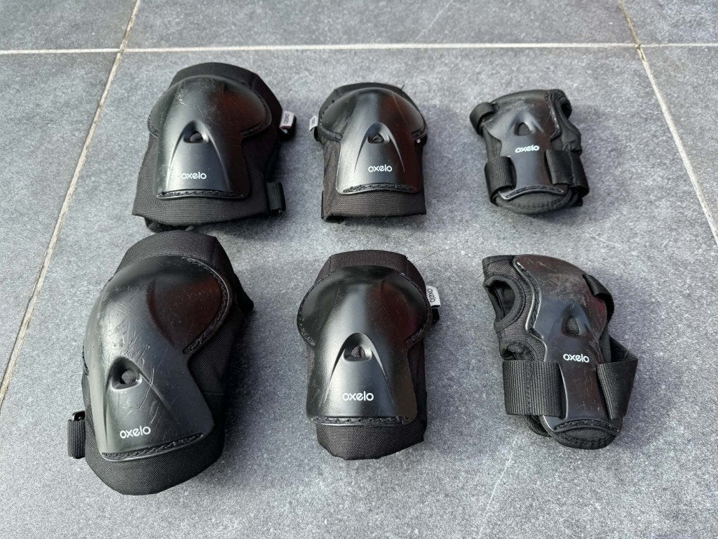 Set de protections roller trottinette skate enfant, Enlèvement ou Envoi, Utilisé, Enfants, Rollers 4 roues en ligne