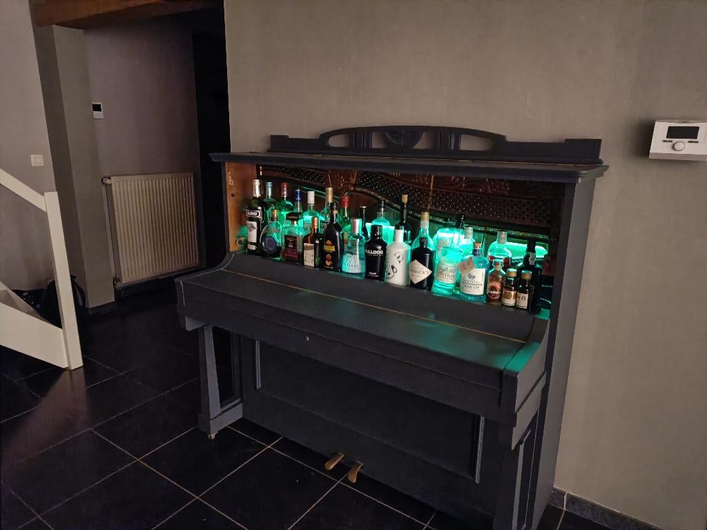 Piano Bar, Ophalen