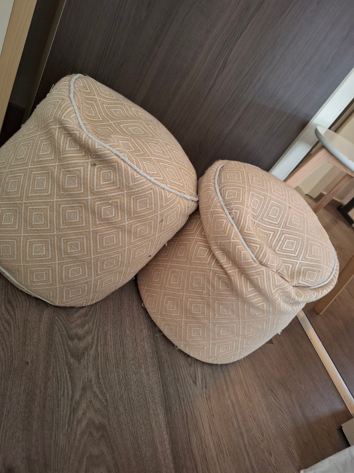Vt Wonen poefjes, Enlèvement