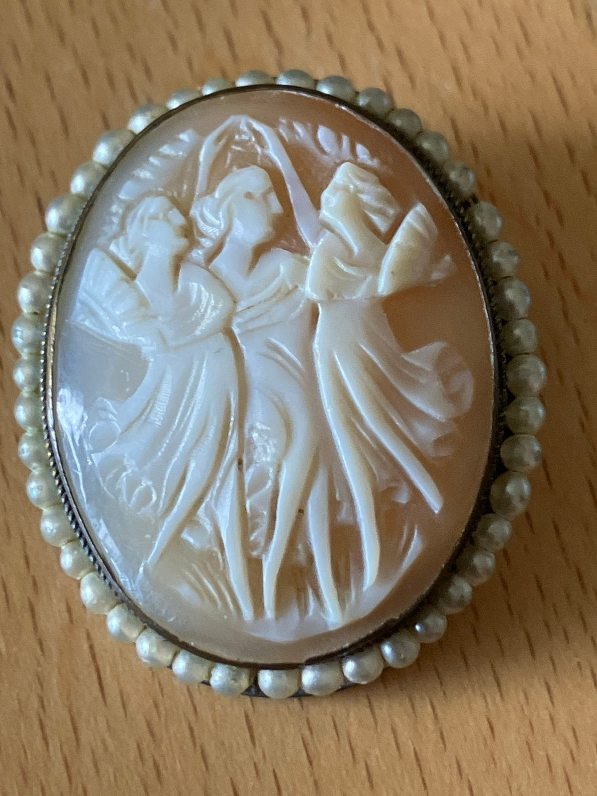 camee broche met De Drie Gratiën, Ophalen of Verzenden, Gebruikt, Overige materialen
