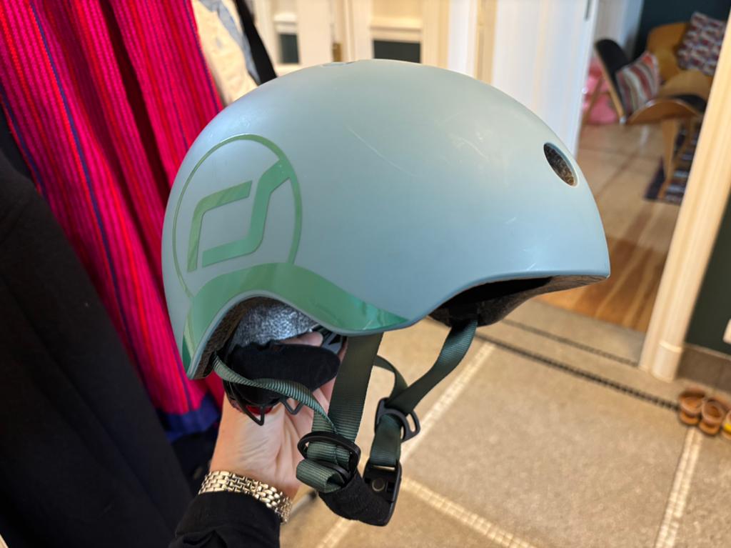 Kinderhelm kleinste maat, Ophalen, Zo goed als nieuw