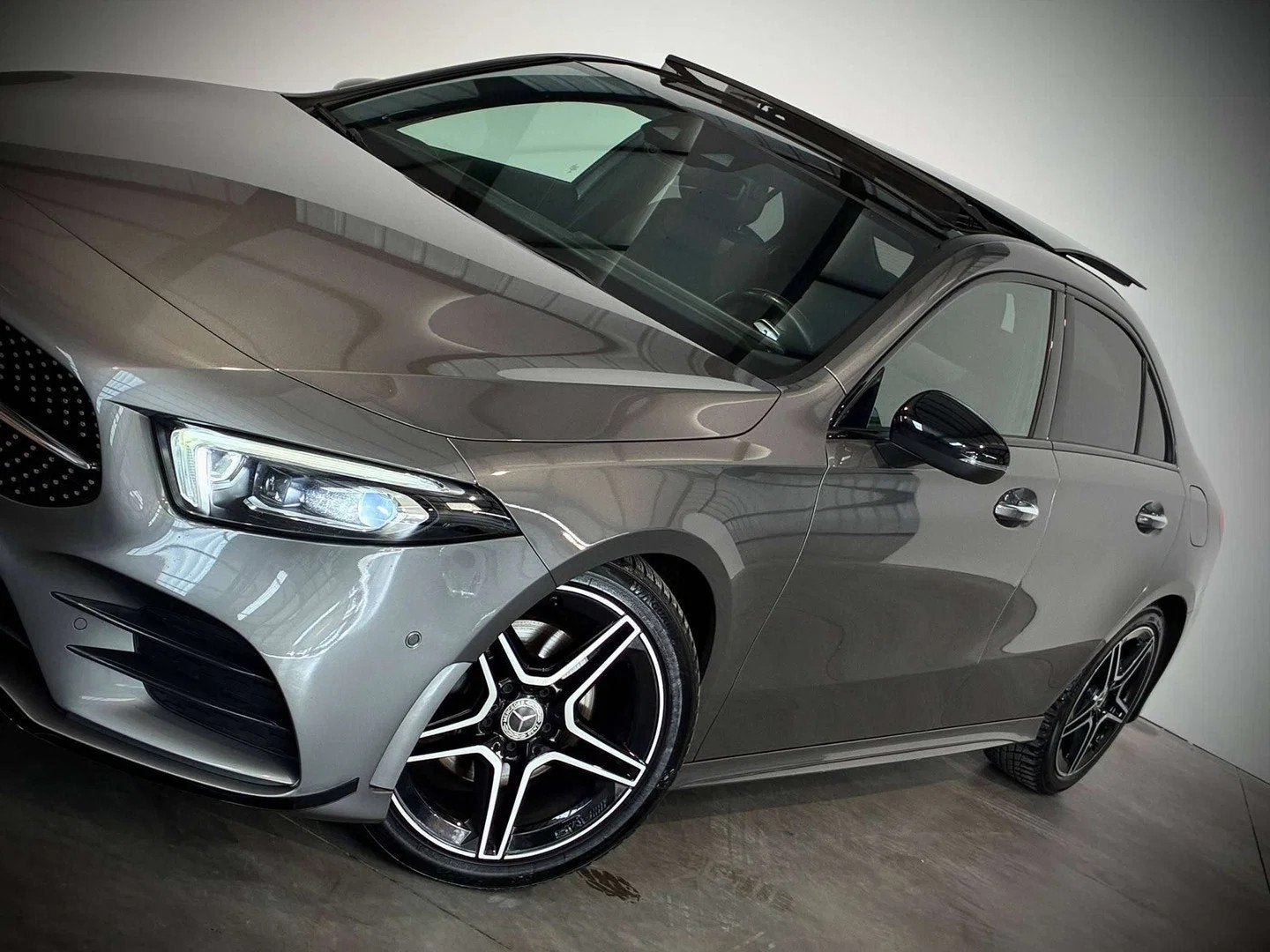 Mercedes-Benz A-CLASS 180 dA PACK AMG-COCKPIT-T.O-CARPLAY-GP, Autos, Achat, Entreprise, 116 ch, Alcantara