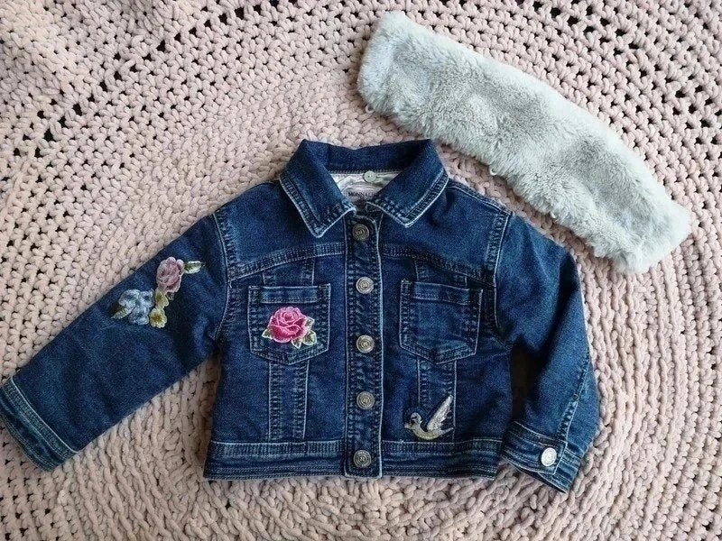 Monnalisa jeansvest, Enfants & Bébés, Enlèvement ou Envoi, Pull ou Veste, Comme neuf, Monnalisa