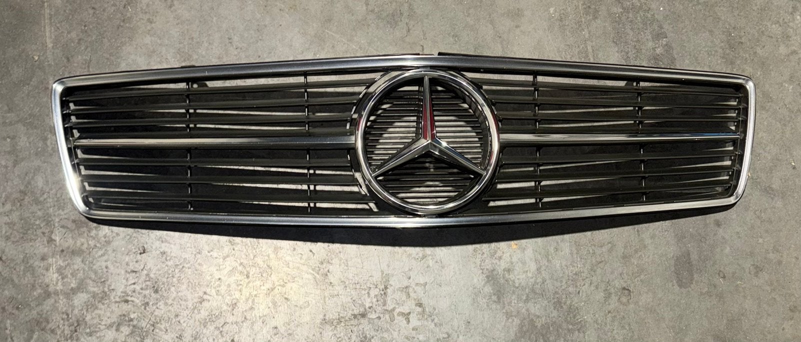 Calandre Mercedes Sec C126, Enlèvement, Utilisé, Avant, Mercedes-Benz