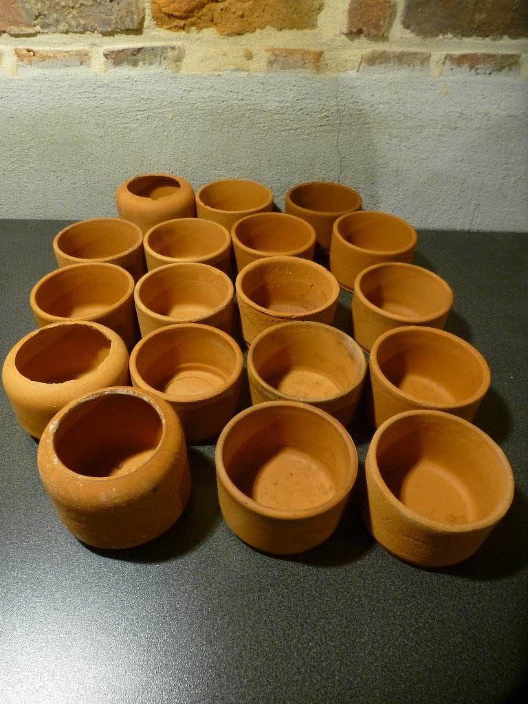 14 AARDEWERK VOEDERPOTJES, Dieren en Toebehoren, Ophalen of Verzenden, Overige soorten