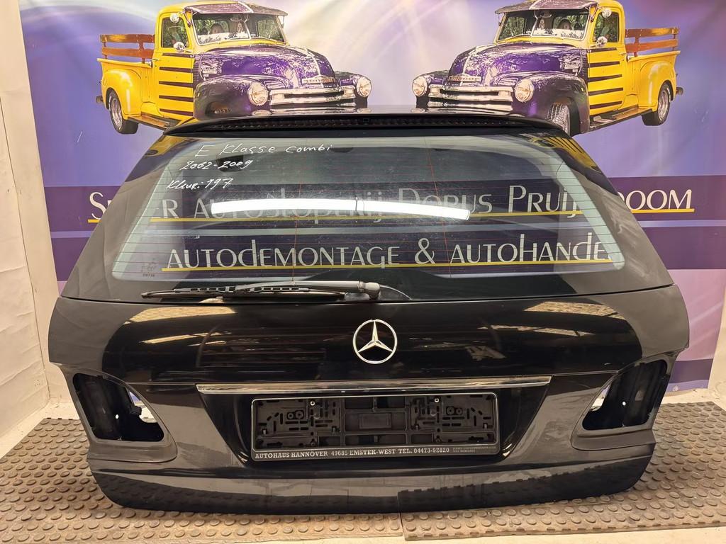 Mercedes E klasse w211 achterklep, Mercedes-Benz, Utilisé, Mercedesstrasse 120
70372  Stuttgart, DE, Porte