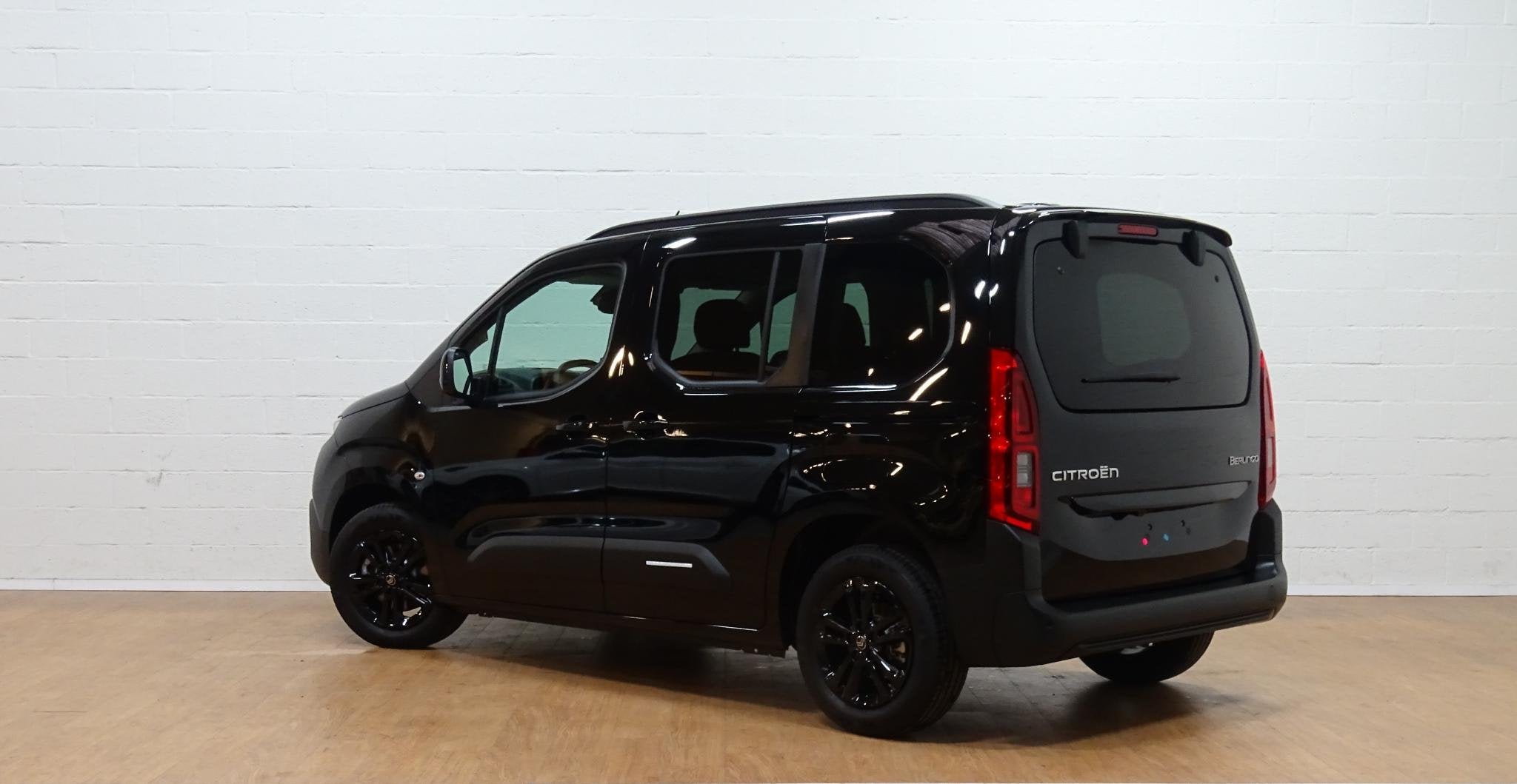 Citroën Berlingo 1.2T Plus, Auto's, Gebruikt, Zwart, Grijs, 3 cilinders