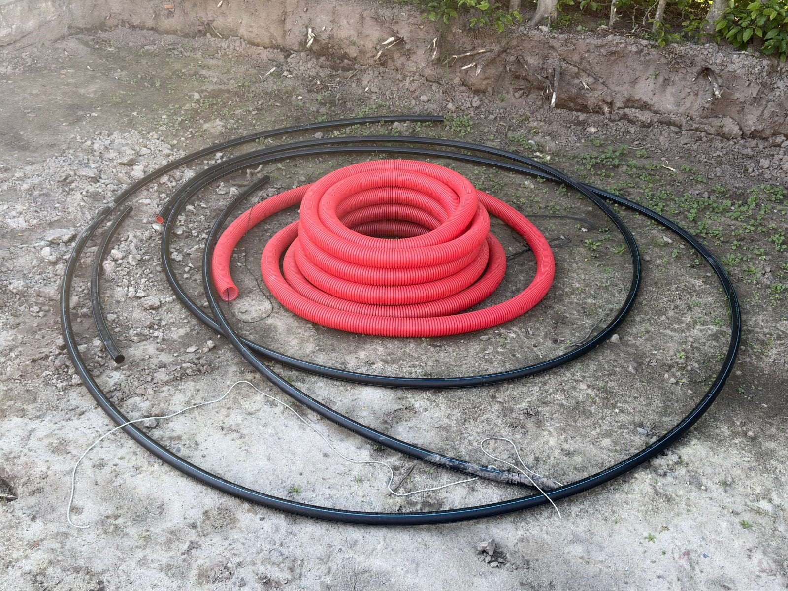 Bouwmaterialen: Wachtbuizen + Waterleiding 1’’ PE leiding, Ophalen, Zo goed als nieuw