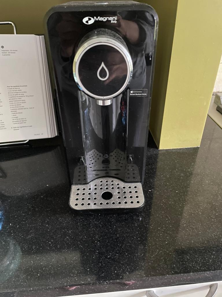 Warm water dispenser, Ophalen, Zo goed als nieuw