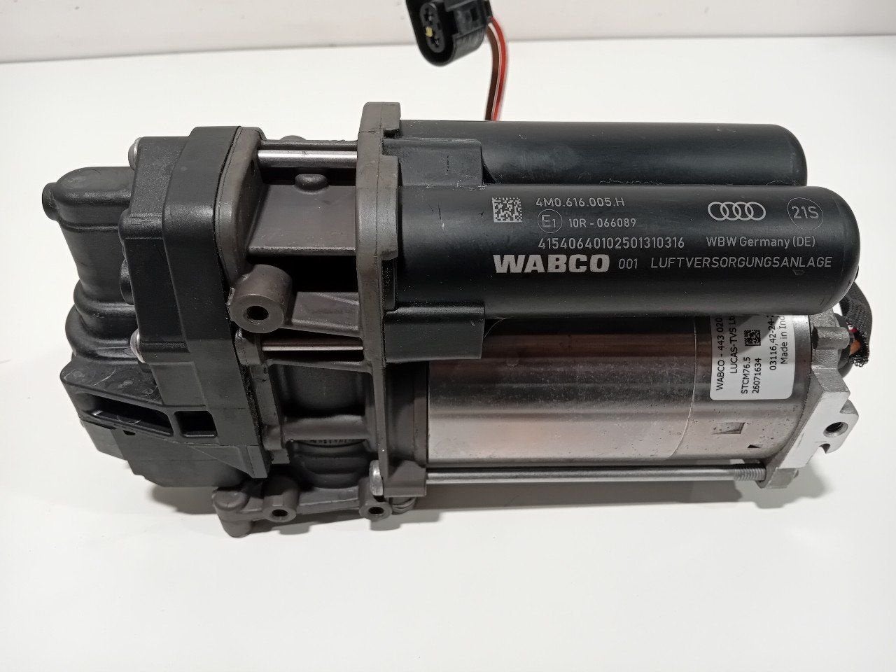 Compressor Audi Q8, Onderdelen@venauto.nl, Van der Ven Autorecycling B.V., Ettenseweg 76, 4706 PB Roosendaal, The Netherlands