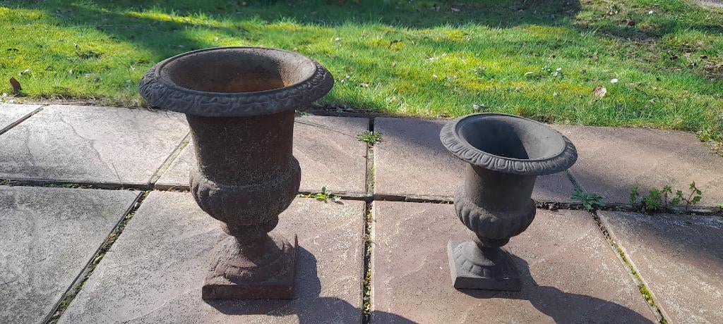 Gietijzeren siervazen voor in de tuin, Enlèvement, Utilisé