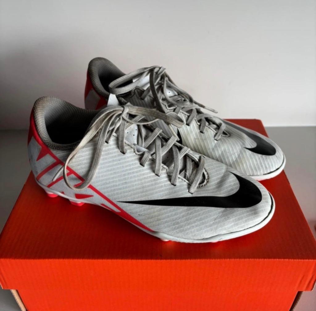 Nike Voetbalschoenen maat 33,5, Sport en Fitness, Voetbal, Ophalen, Gebruikt