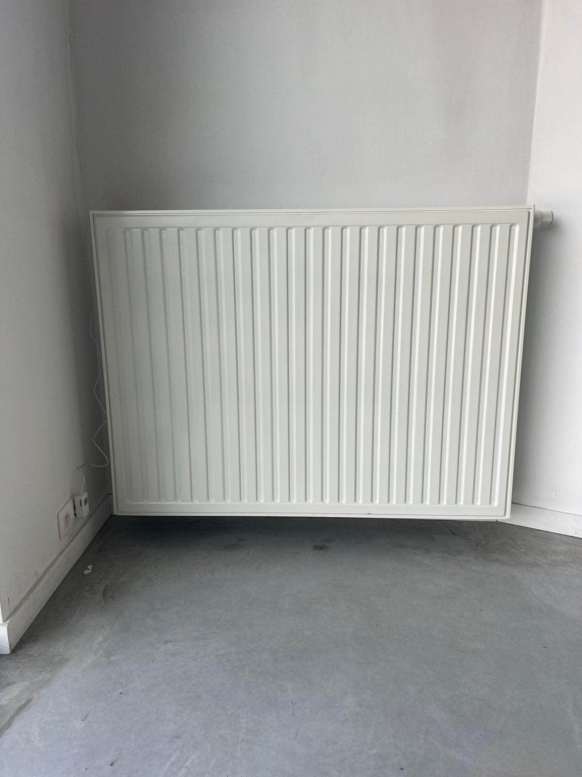 Comap Radson radiator met thermostatische kraan, Doe-het-zelf en Bouw, Ophalen, Zo goed als nieuw, Radiator