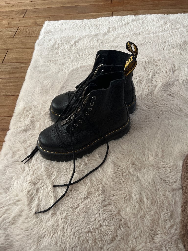 Dr Martens, Ophalen, Zwart, Lage of Enkellaarzen, Zo goed als nieuw