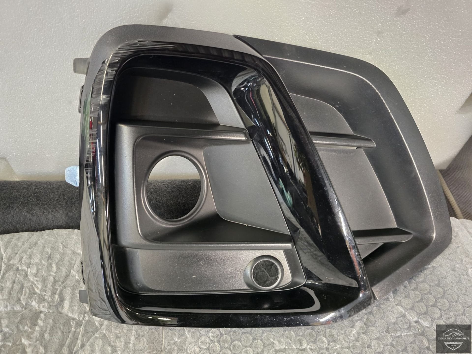 Calandre de pare-chocs avant droite Audi Q5 80A FL S-Line 80, Pare-chocs, AUDI AG, Auto-Union-Strasse 1
85045  Ingolstadt, DE