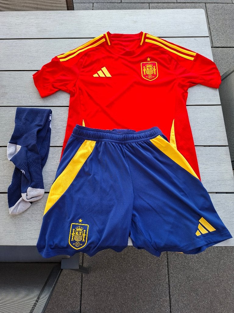 Voetbaluitrusting Spanje, Vêtements | Hommes, Vêtements de sport, Enlèvement ou Envoi, Comme neuf, Adidas, Taille 46 (S) ou plus petite