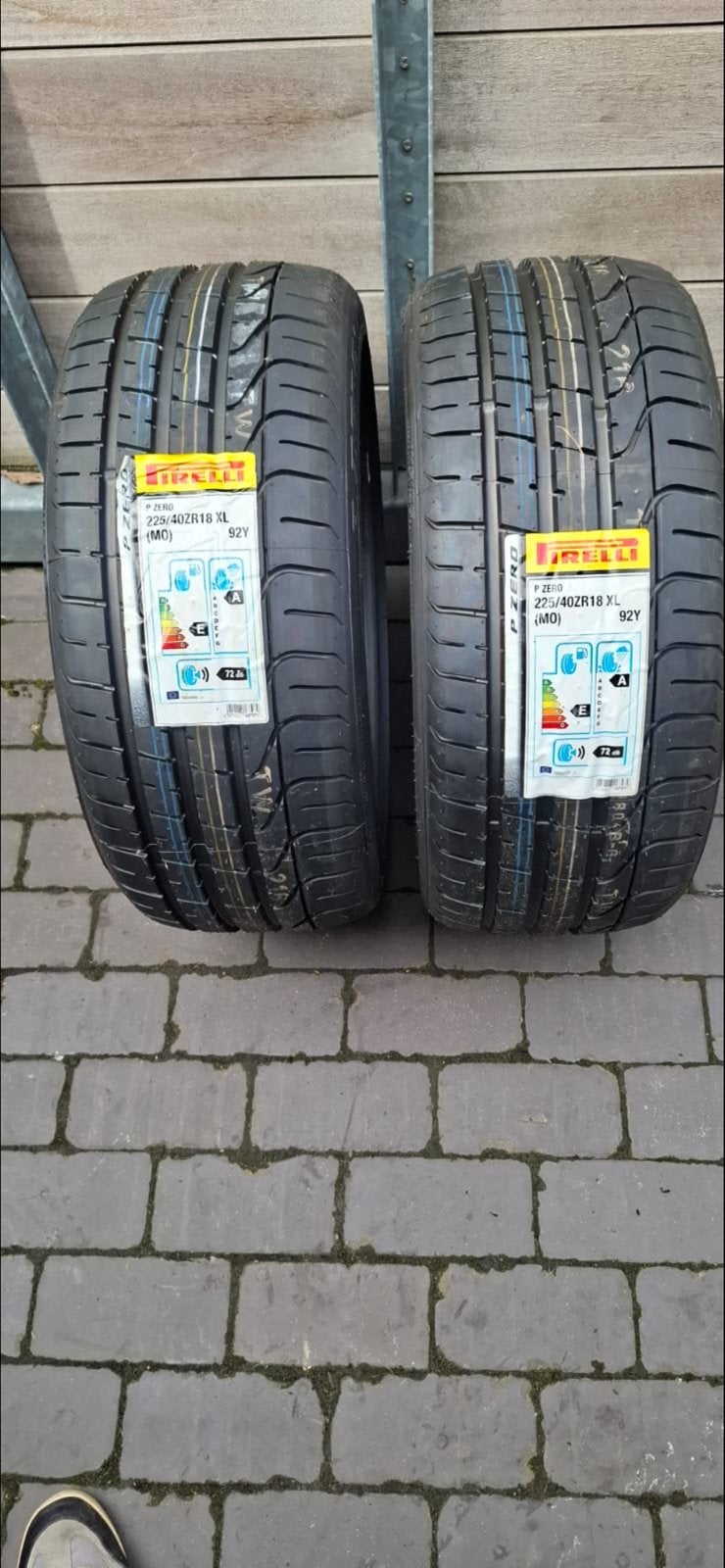2x Pirelli P Zero 225/40ZR18 92Y XL MO Tyres NOS DOT 2016., Ophalen, Zomerbanden, Band(en)