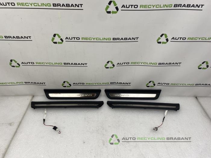 Ensemble marche pied d'un Kia Sorento, -, 3 mois de garantie, Utilisé, -