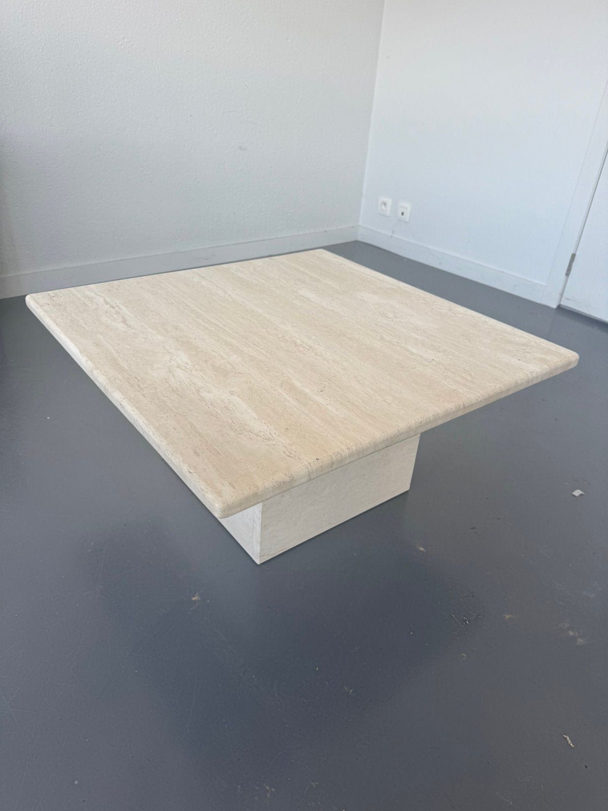 Belle table de salon carrée en travertin, Maison & Meubles, Moins de 50 cm, 50 à 100 cm, Enlèvement, 50 à 100 cm