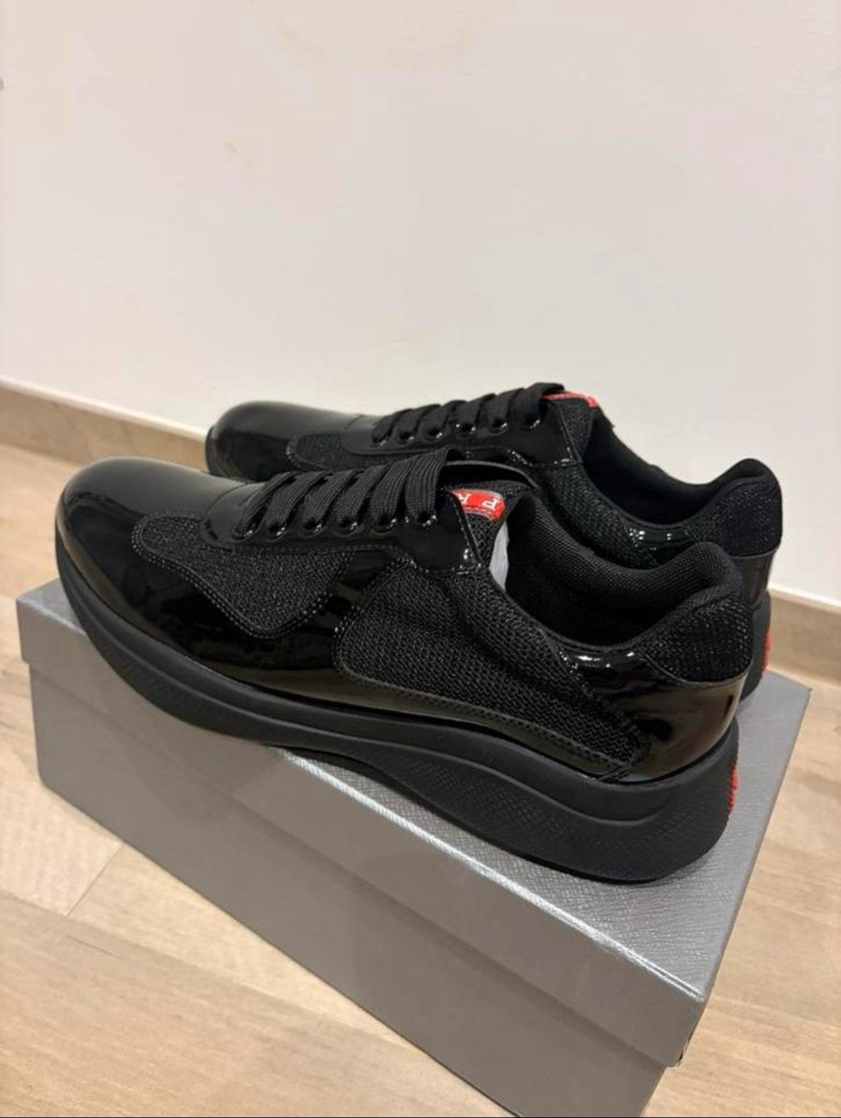 Prada cup noir, Enlèvement ou Envoi, Comme neuf, Noir