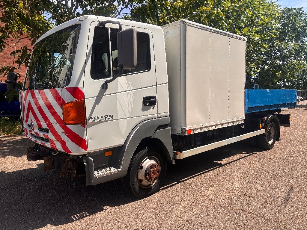 Nissan Atleon 165 Diesel, Auto's, Vrachtwagens, Zwart, Leder en Stof, Wit, Bedrijf
