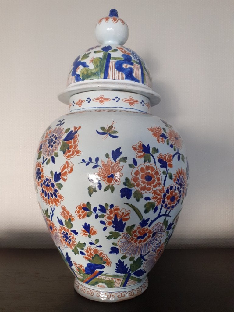 Oude dekselvaas beschilderd, Ophalen