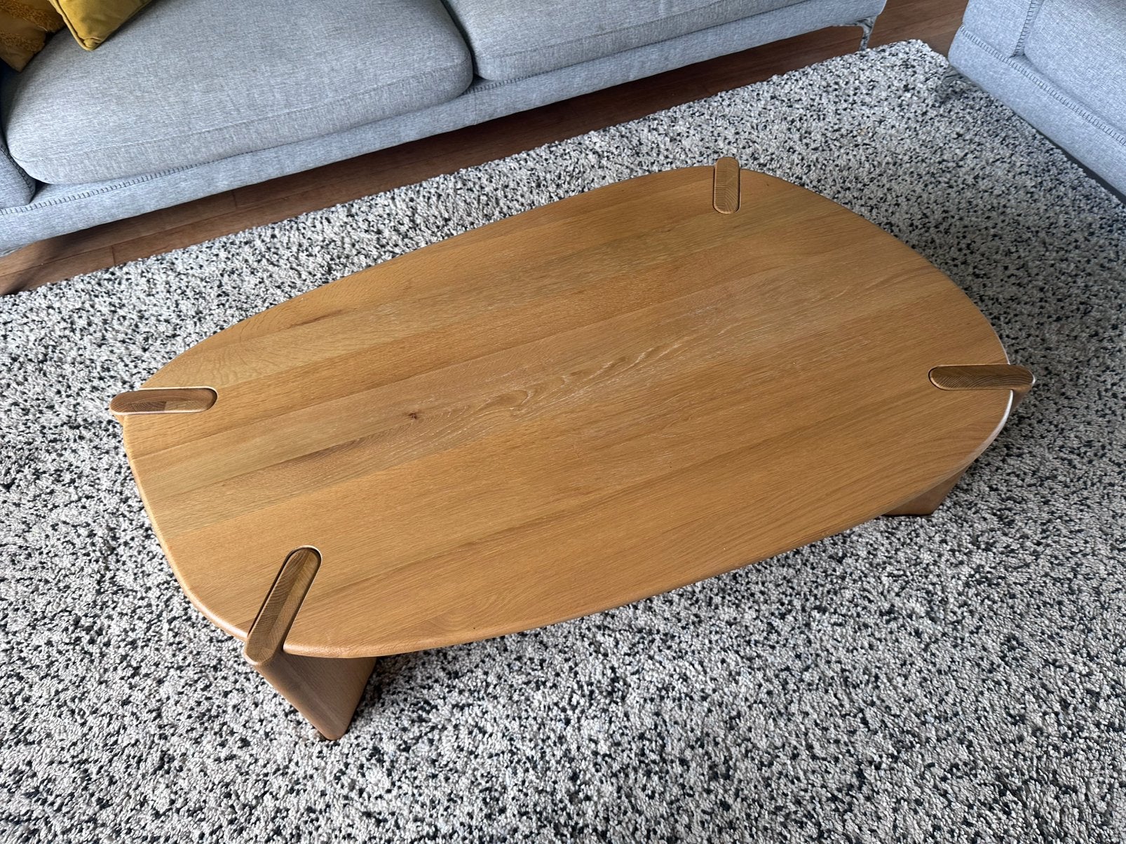 Table basse ELMO chêne massif, forme organique, Maison & Meubles, 100 à 150 cm, Comme neuf, Enlèvement, 50 à 100 cm