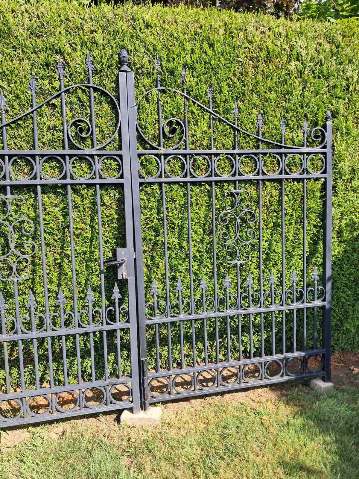 Smeedijzeren poort, Ophalen