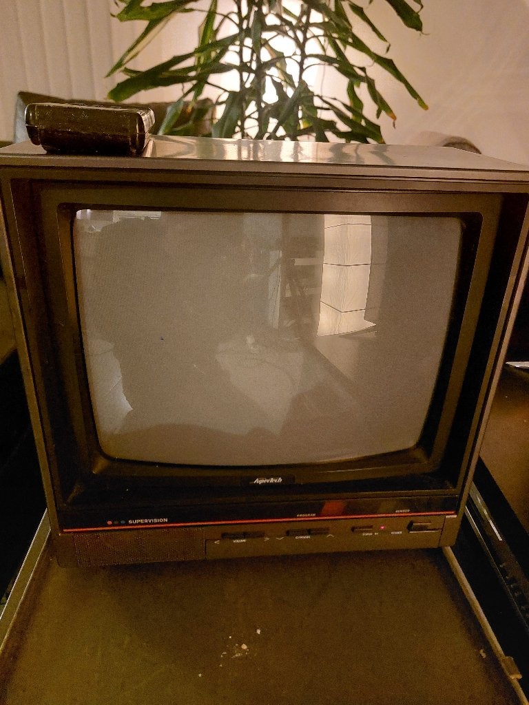 Televisie SuperTech sound&vision m-3712 RM (Defect)     µl, Enlèvement ou Envoi