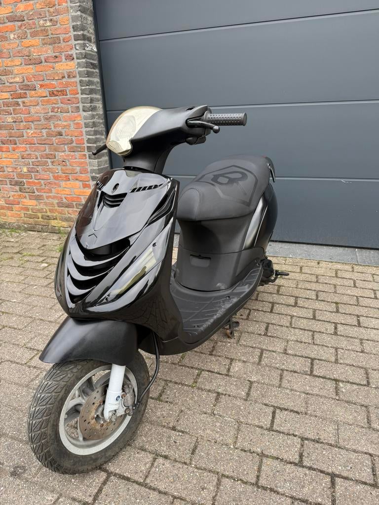 Originele verse piaggio zip 2 takt A-klasse in goede staat, Fietsen en Brommers, Ophalen, Zo goed als nieuw, Elektrisch, Zip