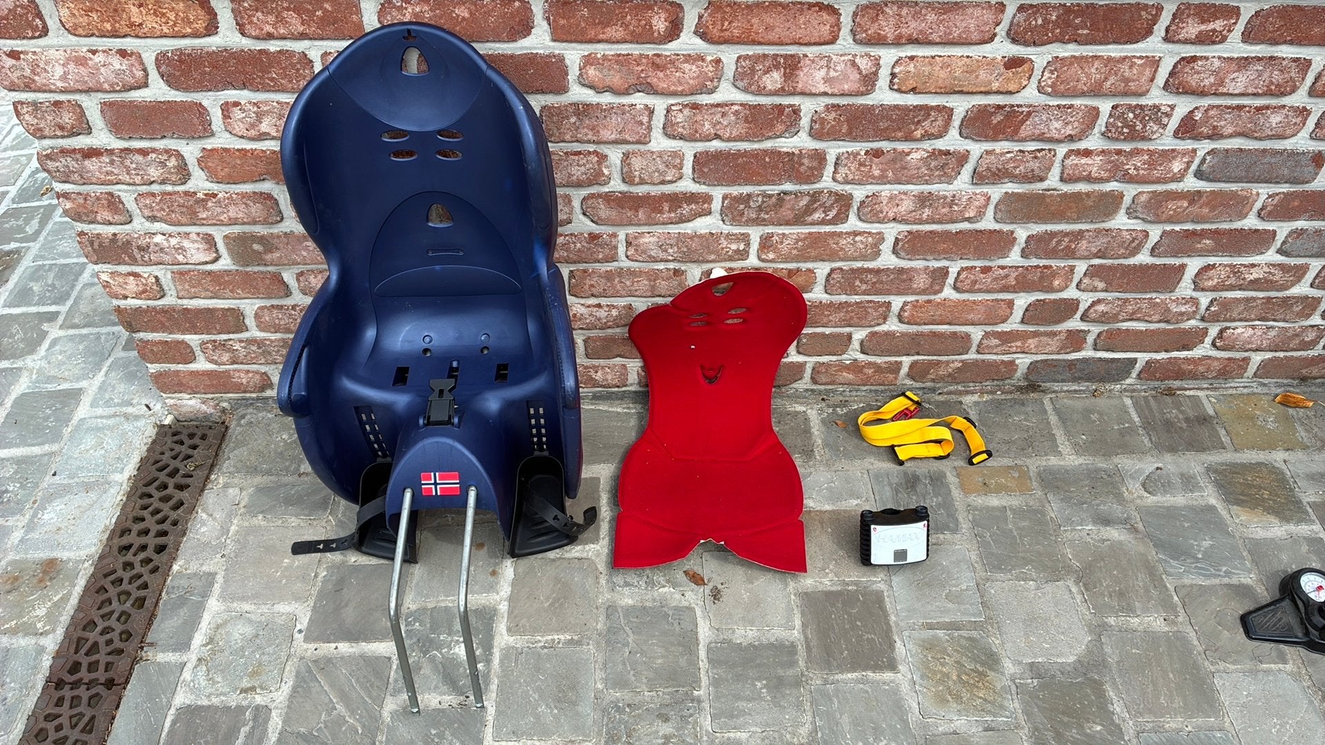 Hamax Kiss fietsstoel 22kg, Fietsen en Brommers, Fietsaccessoires | Fietsstoeltjes, Ophalen, Zo goed als nieuw