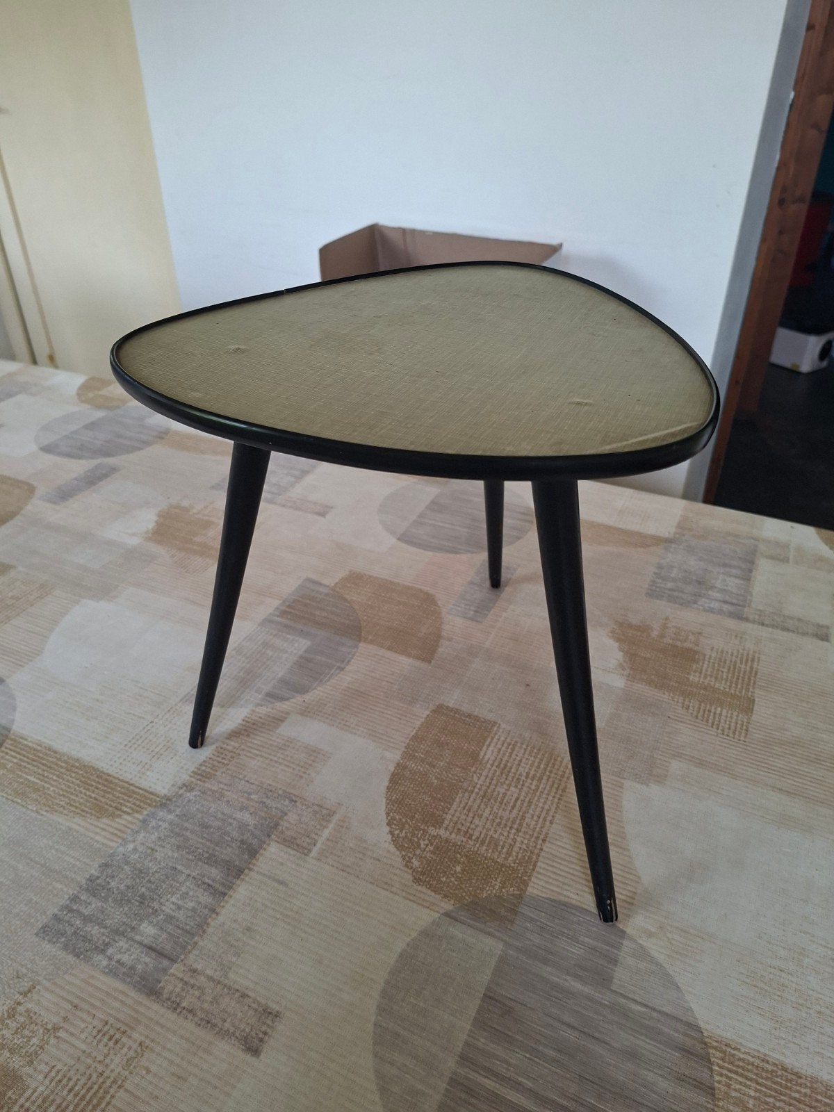 Vintage 3hoekig bijzettafeltje plantentafeltje, Huis en Inrichting, Ophalen