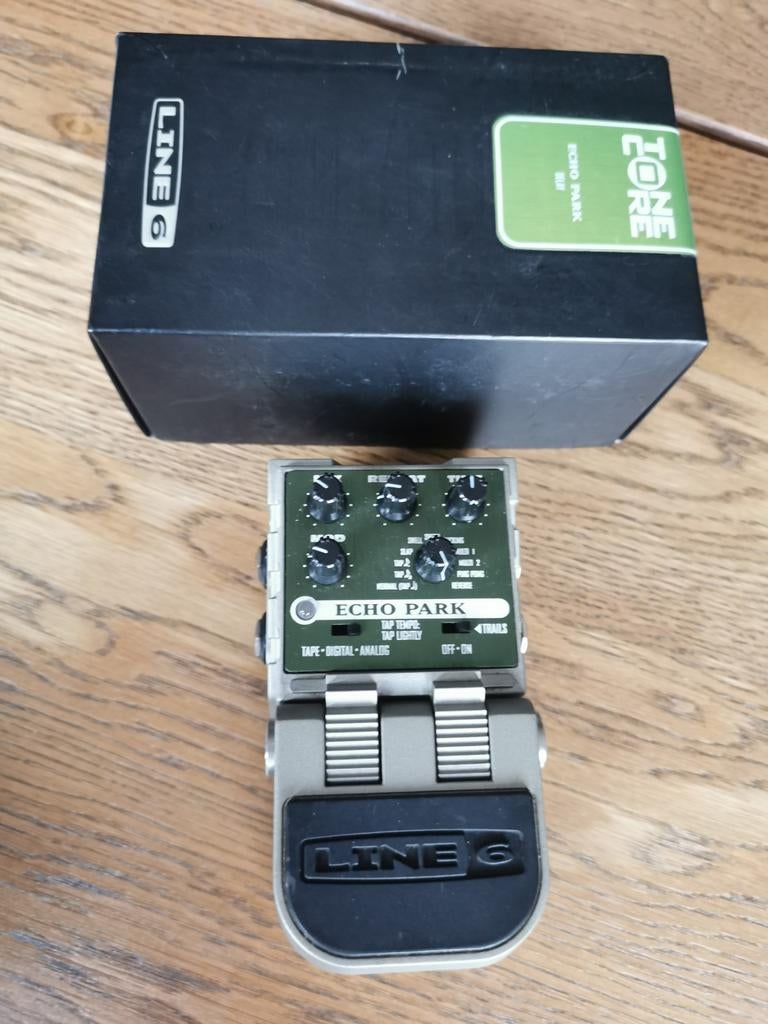 Line 6 echopark delay pedal, Musique & Instruments, Effets