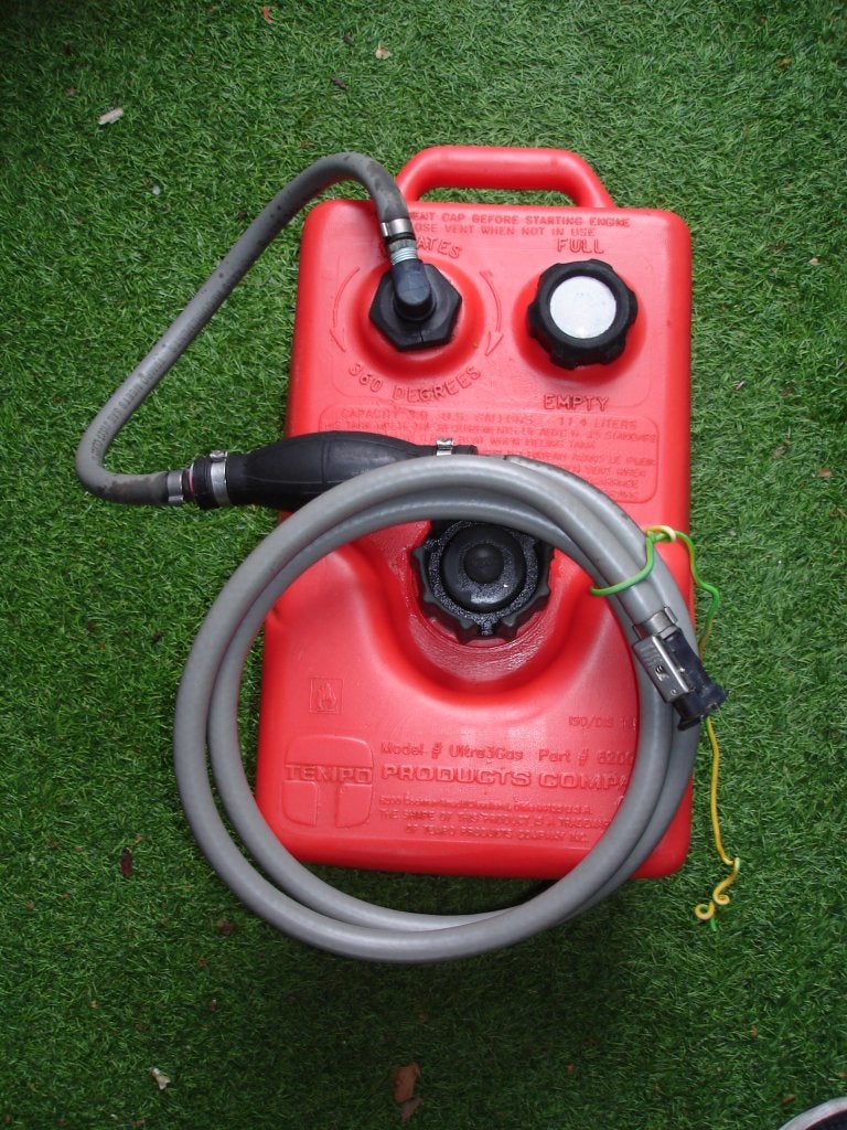 Brandstoftank 11,4 liter met niveaumeter slang en connector, Watersport en Boten, Ophalen, Zo goed als nieuw, Motor en Techniek