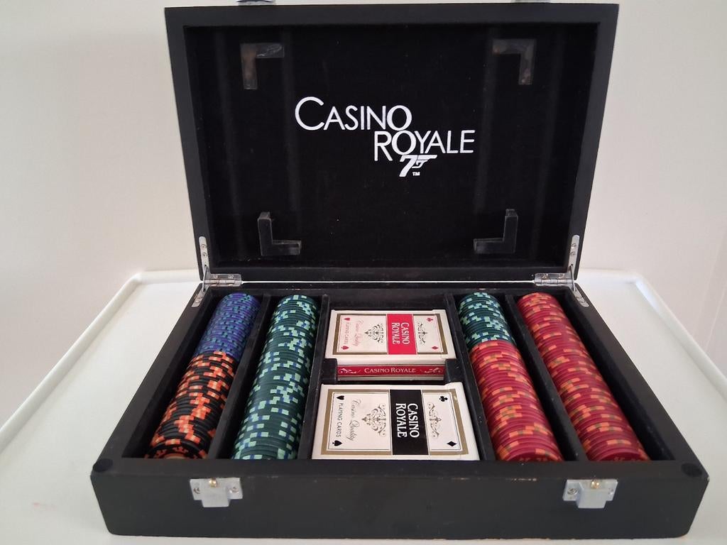 Pokerset - Casino Royale 007 Cartamundi, Cinq joueurs ou plus, Enlèvement ou Envoi, Utilisé, Andere