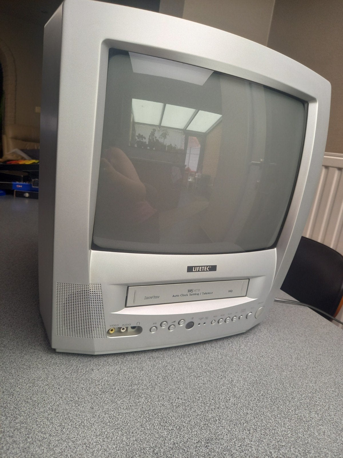 télévision avec vidéo et cassettes vidéo gratuites, Enlèvement, Utilisé, Moins de 40 cm