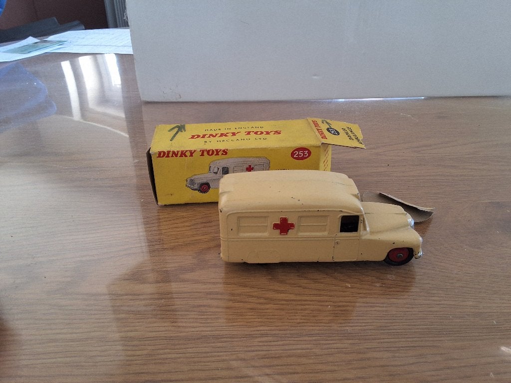 dinky-toys 253 ambulance Daimler, Hobby & Loisirs créatifs, Enlèvement ou Envoi, Utilisé, Voiture, Dinky Toys