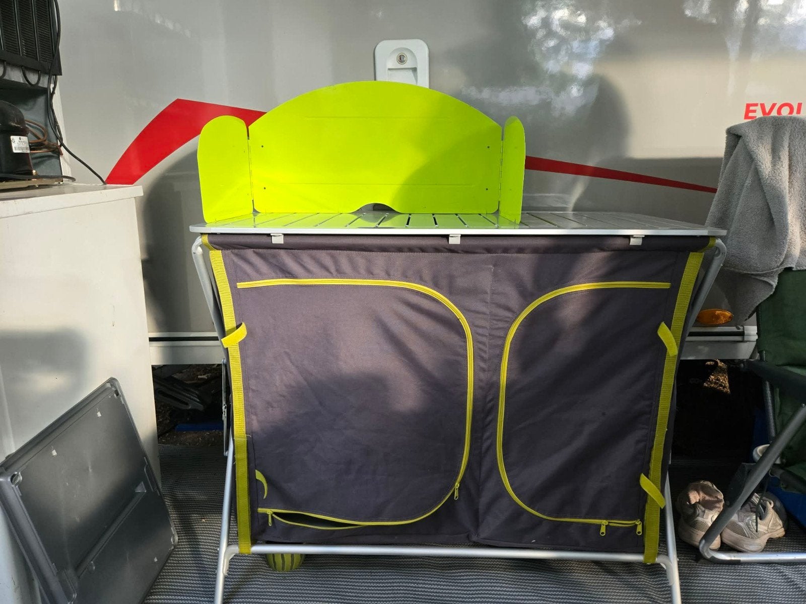 Table de cuisson et rangement, Caravanes & Camping, Enlèvement ou Envoi, Comme neuf, Armoire de camping