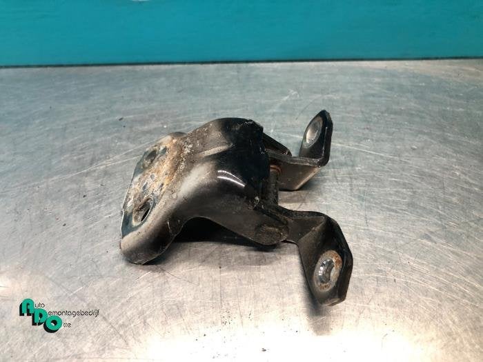 Charnière porte avant droite d'un Nissan Pixo (Pixo 09-), -, 3 mois de garantie, Utilisé, -